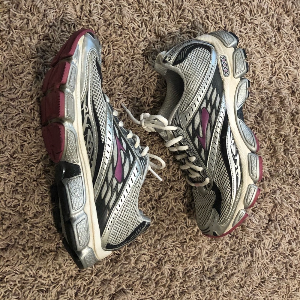Brooks Glycerin Running Shoe - Size 8